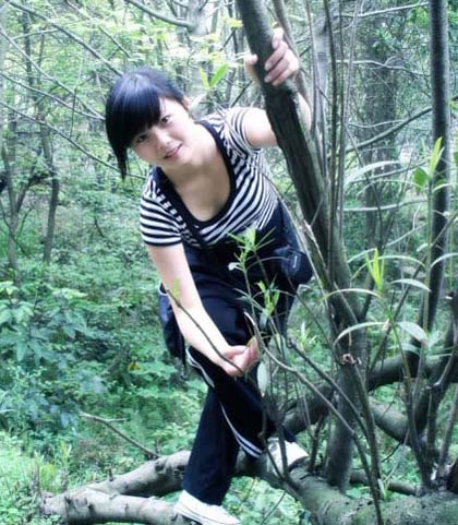 <em>沅陵美女</em>在浙江省瑞安市万松山旅游