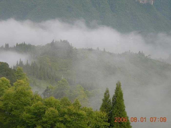 洞溪烟波雾霭沉沉