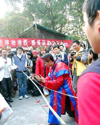 仙人合竹：两块分开的竹子在魔力的作用下慢慢合在一起