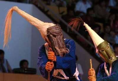 湘西沅陵傩巫文化表演时，戴的面具