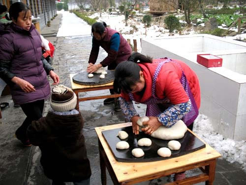 湘西沅陵民族风情:腊月二十八打粑粑